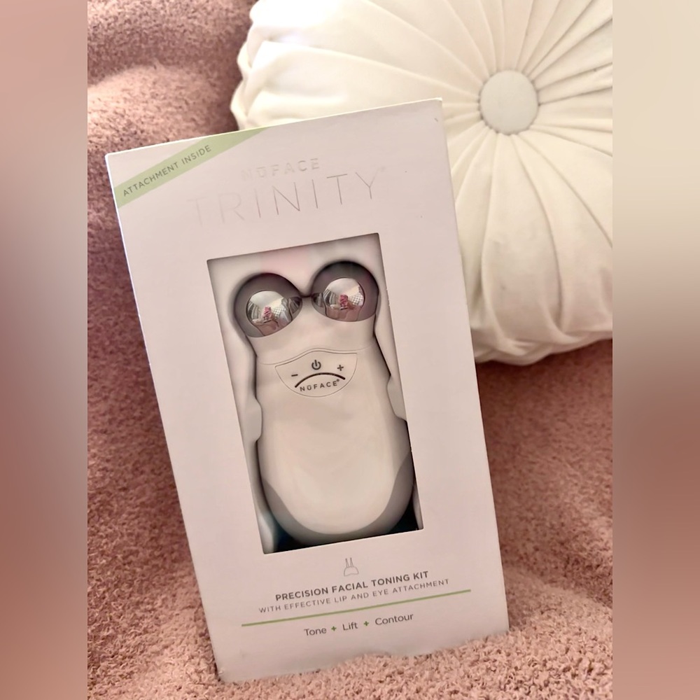 NuFACE Trinity Precision Facial Toning Kit with Lip and Eye Attachment *LE*